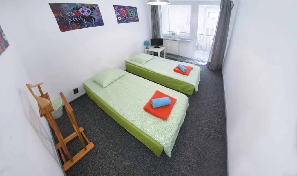 Wierzbno Hostel Warschau Exterior foto
